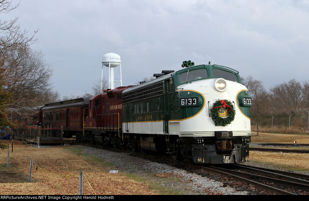 SOU 6133 leads the Santa train at Spencer Shops